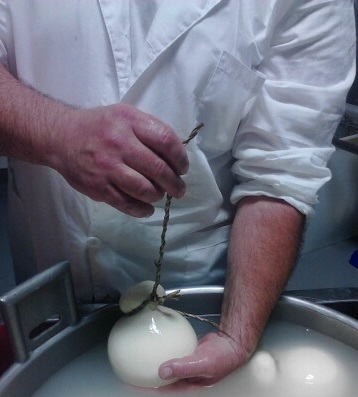 Massimo Making caciocavallo