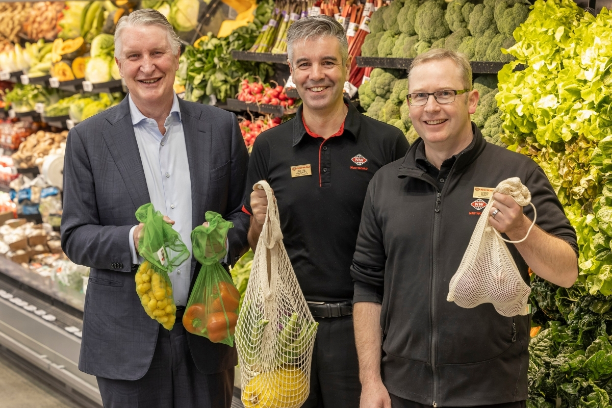 Fruit and vege shops prepare for next phase of single-use plastic bag ban |  RNZ News